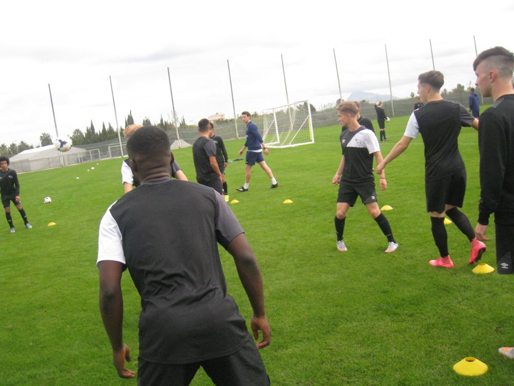 dcfcofficial's tweet photo. ACADEMY: Here's a few pictures of #DCFCU16s during their first training session as part of their tour of Spain https://t.co/I5x1woP2PX
