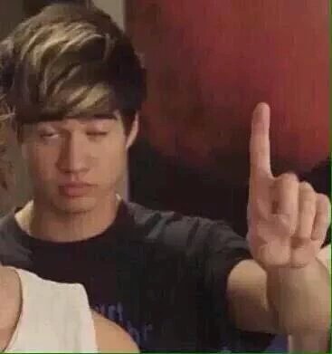 5SOSTumblrx's tweet photo. Me: *sees a really hq close up of Michael on stage*
Me: https://t.co/mV6xentFf2