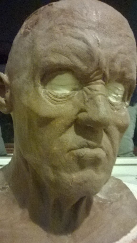 McarthurRaymond's tweet photo. Not perfect but will do the job. #Halloween #mask https://t.co/vCxBJGjNkl