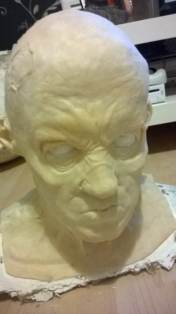 McarthurRaymond's tweet photo. Not perfect but will do the job. #Halloween #mask https://t.co/vCxBJGjNkl