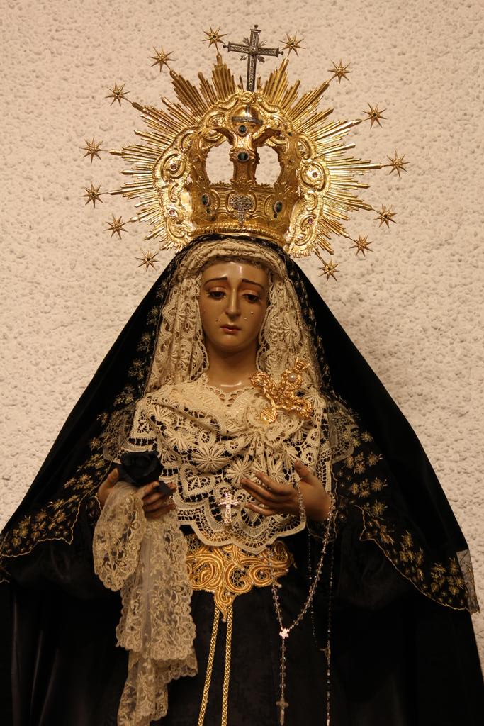 H_ColumnaRonda's tweet photo. Nuestra Señora de la Esperanza de luto para la Festividad de todos los Santos. https://t.co/vHLiOYbFwc