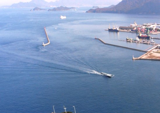 artboats's tweet photo. Zipper Ship Wants to Divide the Sea: https://t.co/QyMeoYc059 #ArtBoats #weird #sailing #boating #DIY #make #oceans https://t.co/fl47RrRSSM