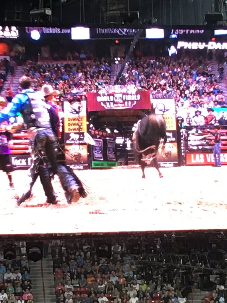 ProdigalSports's tweet photo. And that's the JW Harris we know (Hat throw included). @PBR https://t.co/pAxP3liHNy
