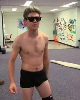 _contatocelebs's tweet photo. Mutirão para ajudar na votação, por favor dêem RT. Vamos ganhar mais essa pelos meninos /Vih
#EMABiggestFans1D https://t.co/fRrlUYtcAL