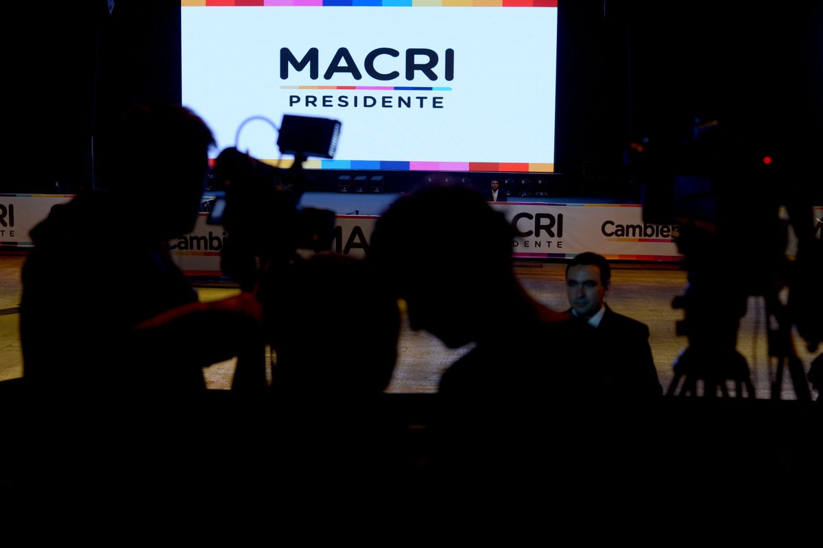 infobae's tweet photo. #Elecciones2015 Cobertura de Infobae desde los centros de campaña https://t.co/sVSBdOMFbD https://t.co/XQAQbH0j6O