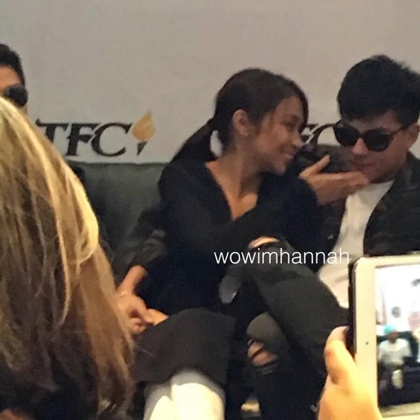 Mafia_Lord13's tweet photo. kathniel_ivy: imbialahpadilla: RT daizemoshido: That walang pake sa paligid moves ng KathNiel. Huhuhu! 😍💙 

#PSYBa… https://t.co/sYojBbWgbW