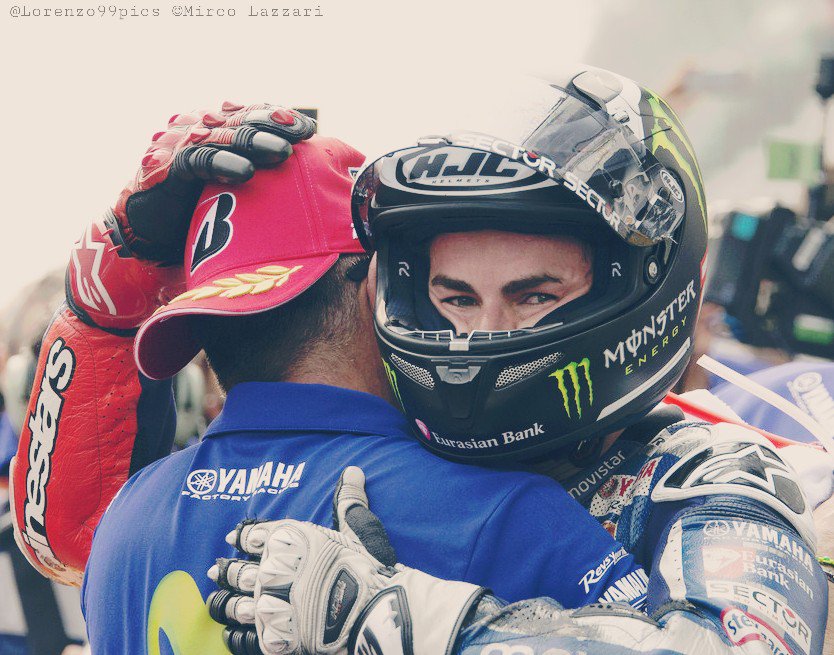 Lorenzo99pics's tweet photo. A happy and satisfied @lorenzo99 after the race with his mechanic Juan Llansa #onefinalonedream #JL99 https://t.co/zPCSPtmivR