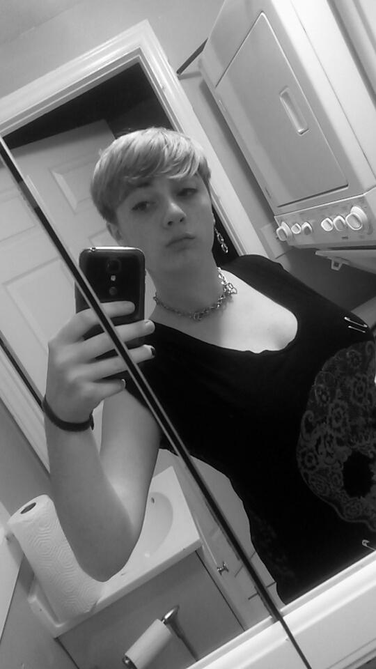 miss_Kaidan's tweet photo. I recut my already hella short hair to get it even shorter this weekend. Thus the result. https://t.co/vOPH9A8yPf