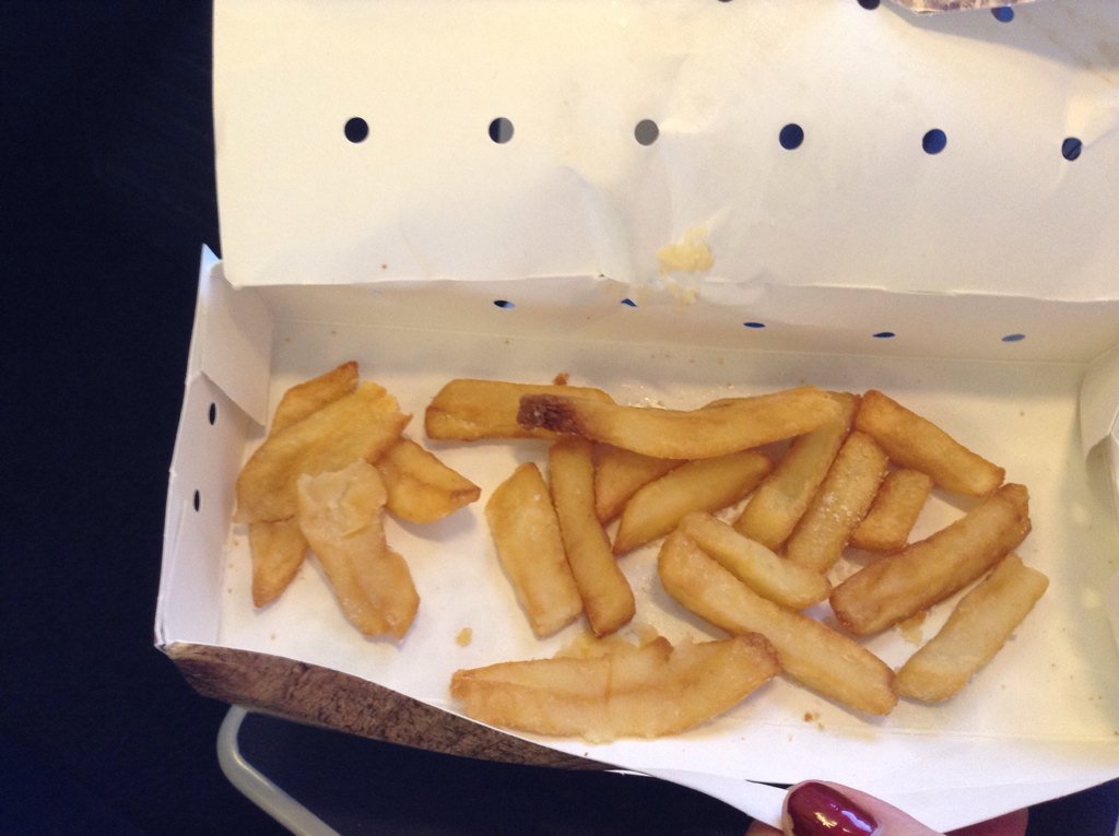 robwolstenholme's tweet photo. #bringbackplates Ryan Air's latest creations https://t.co/ygI6DyN1cF