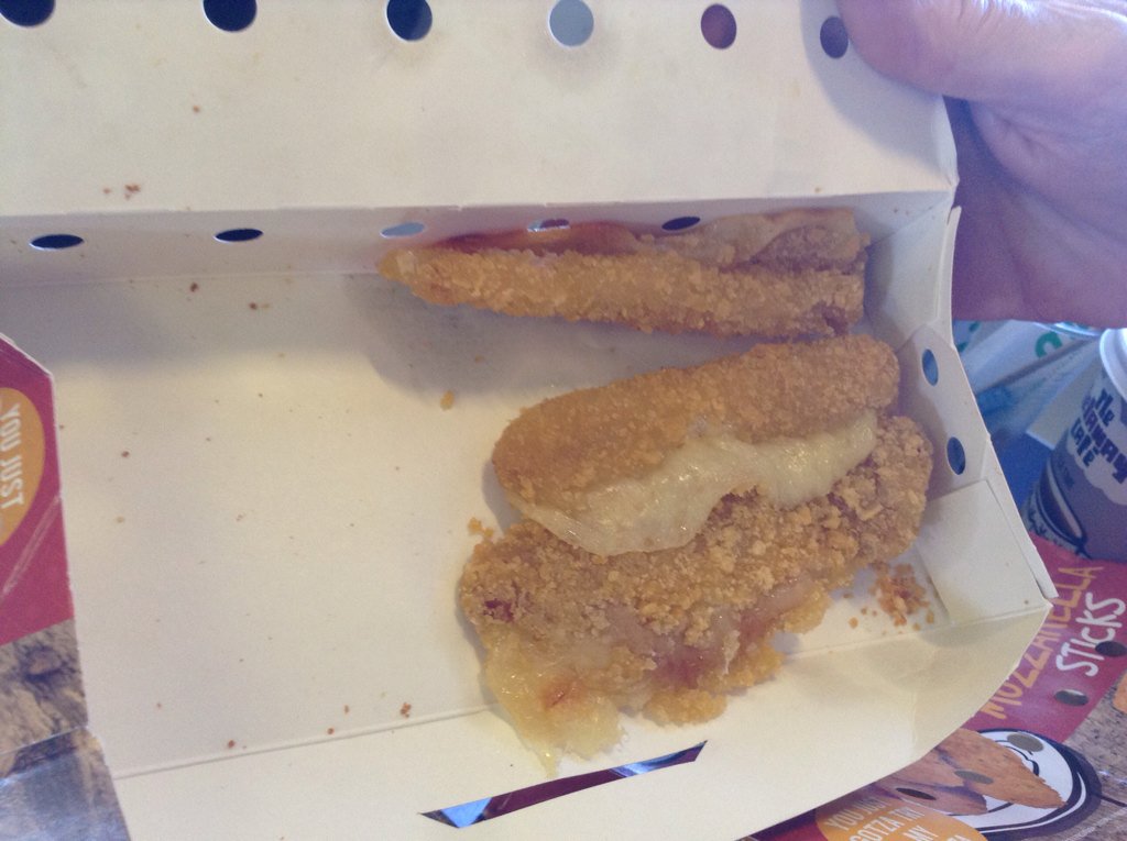 robwolstenholme's tweet photo. @Ryanair is this acceptable?? https://t.co/fzkFW4Q8RR