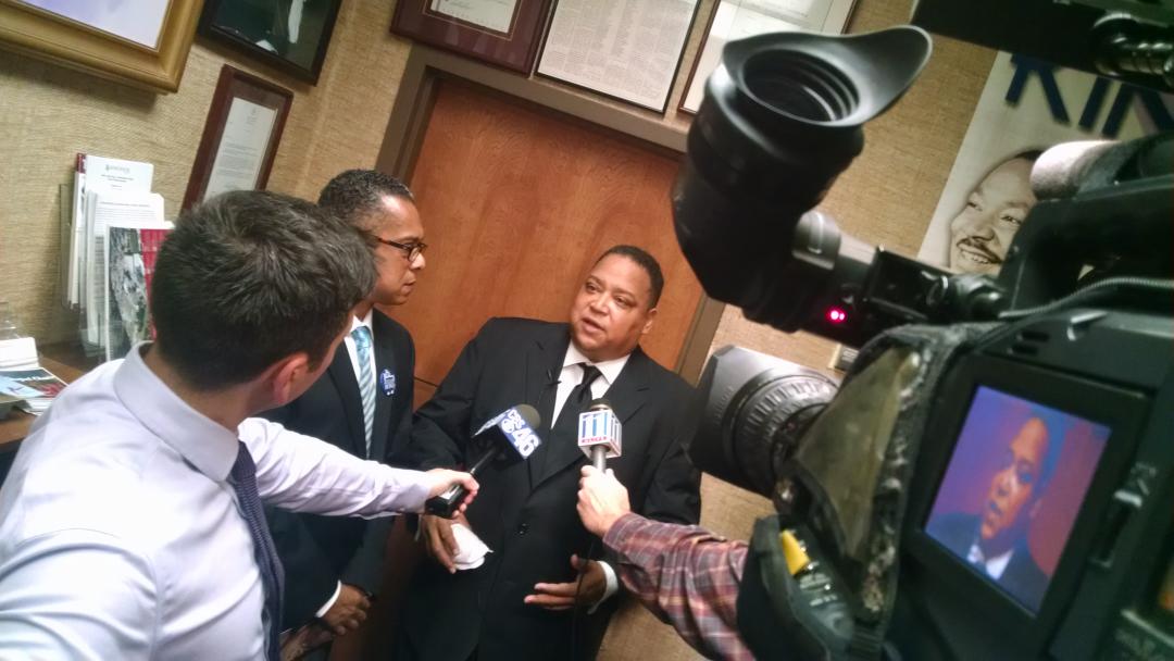 PhotoZorn_TV's tweet photo. .@cbs46 spoke with #JulianBond's family. #morehousecollege #civilrightleader #SNCC https://t.co/5BBI6c4r0A