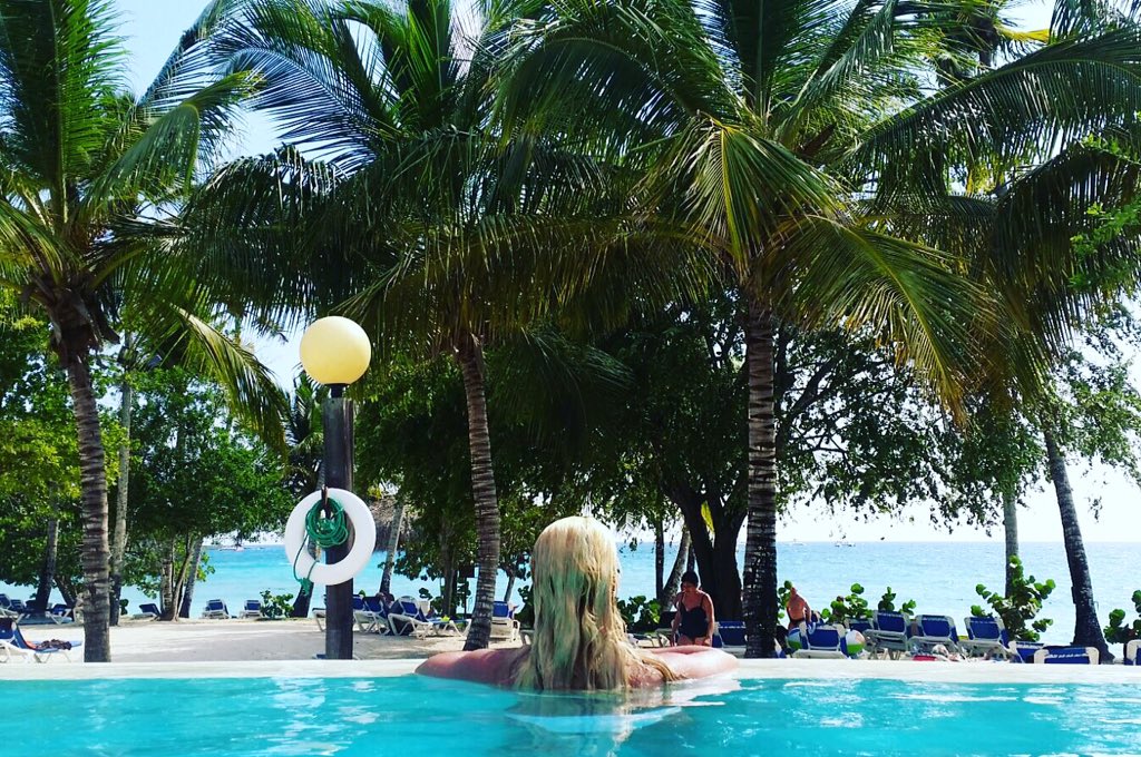 Kates22xx's tweet photo. Had the most amazing holiday ever #carribean #DominicanRepublic #dreamslaromanaresortandspa #paradise https://t.co/l9vzJErnPn