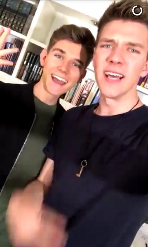 a_gnes_r's tweet photo. #CollinsKeyLive @CollinsKey im so happy i had the chance to see you live stream ily collins https://t.co/a100xuJrzU