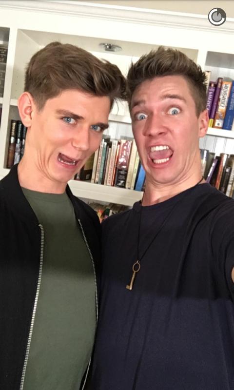 a_gnes_r's tweet photo. #CollinsKeyLive @CollinsKey im so happy i had the chance to see you live stream ily collins https://t.co/a100xuJrzU