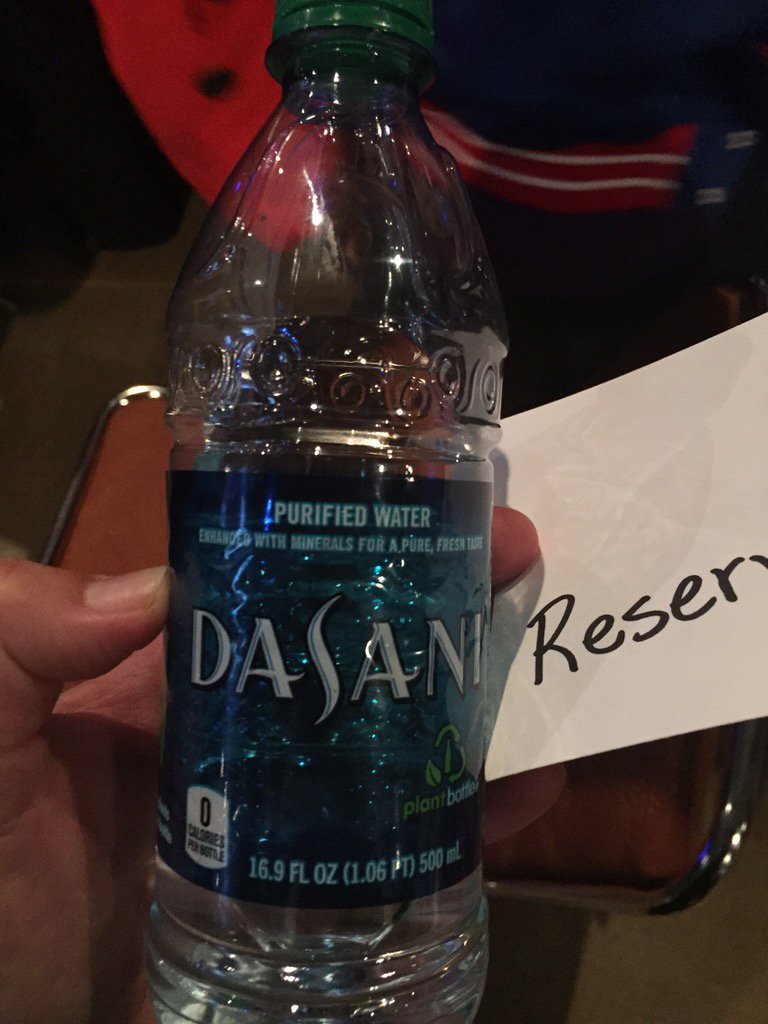 SandCatz's tweet image. Thanks for the water bottle Katy. Now I can clone you. #DifferentDNA 👽 💦💦💦