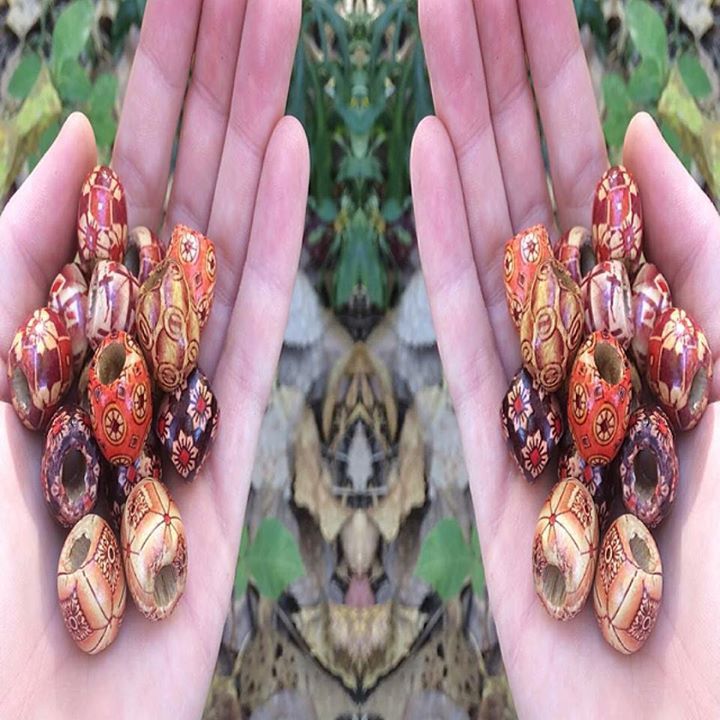 SikiliFrik's tweet photo. Did you hear about the new #dreadbead #nowlisted in the #etsy shop?!? Every one is uniquel… https://t.co/2ejiqw62bW https://t.co/xe5w2Z7pRe