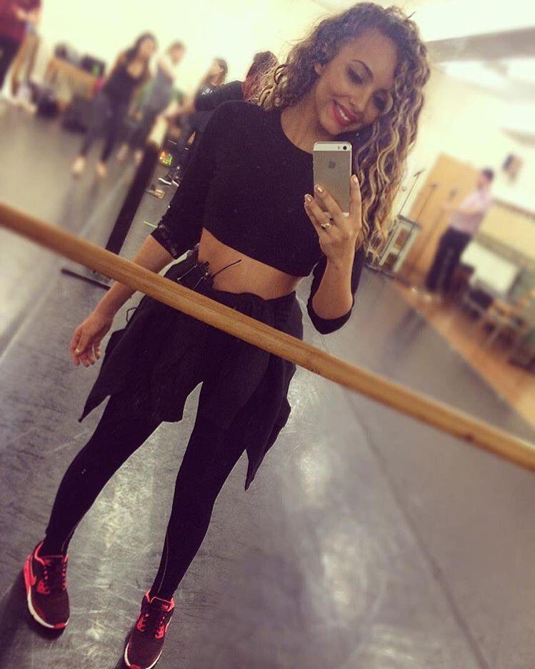thebestofjerrie's tweet photo. curly hair jade is a blessing https://t.co/YomFkXa47n