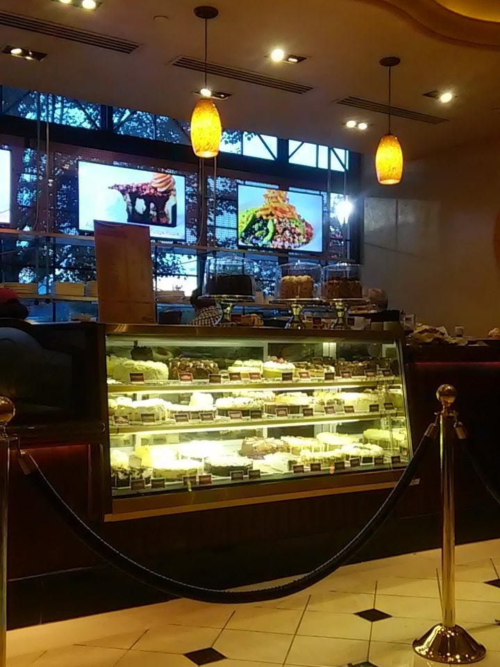 Blessed3Krystal's tweet photo. Back at it again...fancy night Sunday #cheesecakefactory https://t.co/XSVCtfsWkF