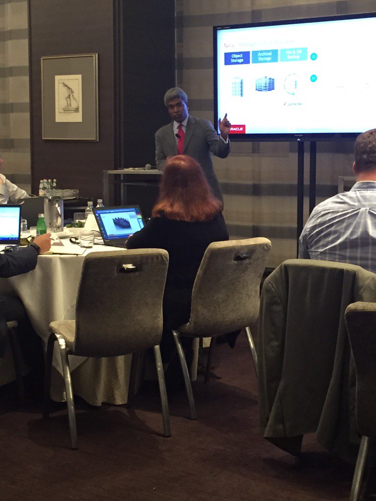 azavery's tweet image. Thomas Kurian covering #oraclecloud #oraclepaas at #oow15 with analysts