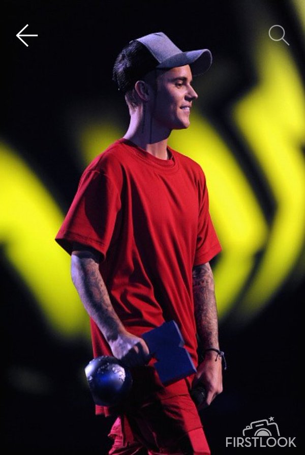 crfadrielle's tweet photo. ELE TÁ FELIZ EU TO FELIZ TÁ TUDO MARAVILHOSO #TheKingBieberIsBack https://t.co/6dvGuFAFWn