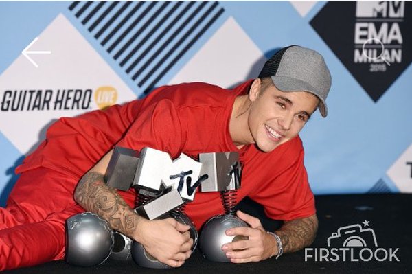 crfadrielle's tweet photo. ELE TÁ FELIZ EU TO FELIZ TÁ TUDO MARAVILHOSO #TheKingBieberIsBack https://t.co/6dvGuFAFWn