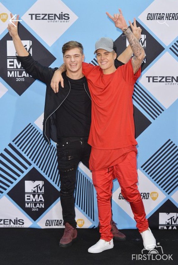 crfadrielle's tweet photo. ELE TÁ FELIZ EU TO FELIZ TÁ TUDO MARAVILHOSO #TheKingBieberIsBack https://t.co/6dvGuFAFWn