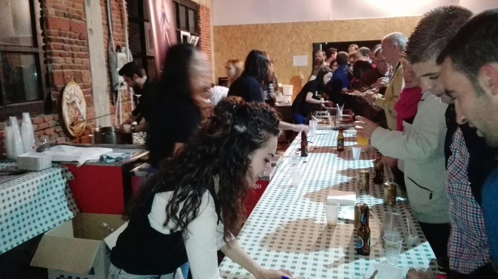 MaimonaFest's tweet photo. No tuvimos ni un segundo para sacar fotos sirviendo detrás de la barra. Menos mal que contamos con @LuismiZapata_ https://t.co/ScTdqgXHTK