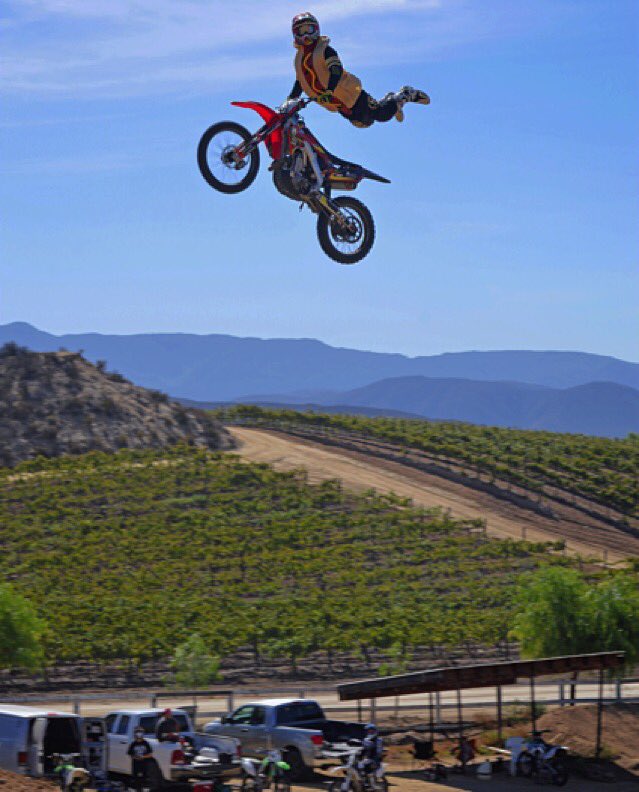 WilBPhotography's tweet photo. @SStephensFMX hot dogging around for the Halloween ride @FitzArmyFMX #Fitzland #WillBPhotography 📷🌭 https://t.co/4ifZuvFKSi