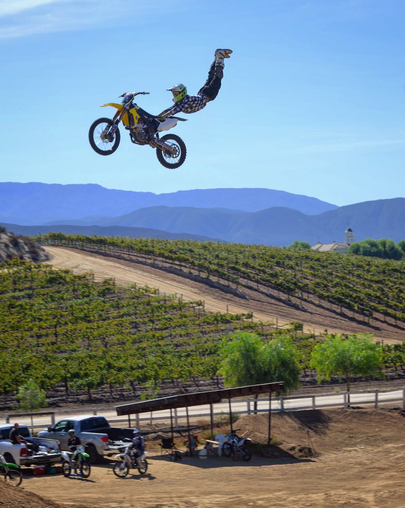 WilBPhotography's tweet photo. Vinnie Carbone ladies &amp; gentleman #Fitzland #WillBPhotography #FMX @DirtBikeKidz https://t.co/42VZhAnENn
