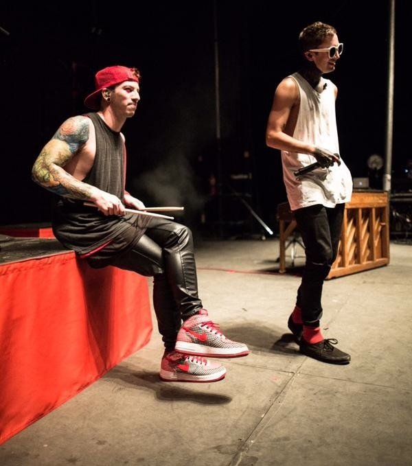 LorenzoCepuss's tweet photo. @twentyonepilots you make me feel like I own the world because of your music and how you represent 'em😍
#TylerJosh https://t.co/NNBrLRUNe4