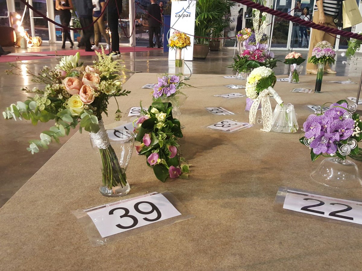 MerciBouquet24h's tweet photo. Ya podemos decirlo! Nuestro ramo de novia presentado a concurso #Feboda2015 era el39 @recintoferialtf @tenerifemoda https://t.co/kCYK07XluD