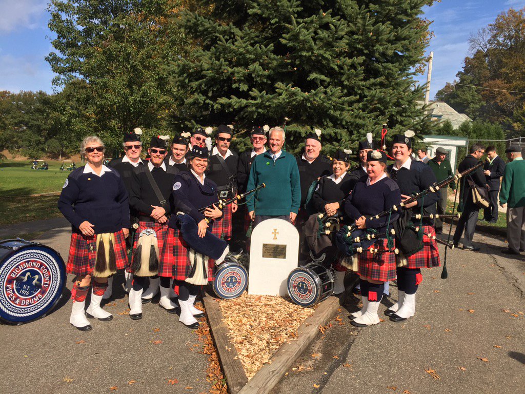 RCPD1976's tweet photo. @McMahonforDA thanks for today! #statenireland #FACSI 2nd Irish Great Hunger marker installed in Staten Island, NY https://t.co/l4MUJ3z9Dv