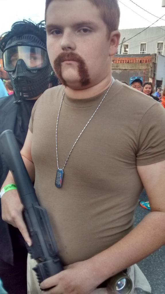 momyzarc's tweet photo. @Cudlitz your mini me is ready to watch! https://t.co/RBNXosJzV3