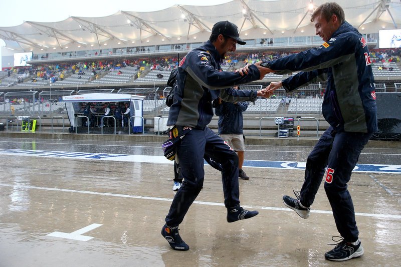 redbullmotors's tweet photo. What an @F1 race! Here's what went down in Austin: https://t.co/qHW1sp1HTr #USGP https://t.co/Nr9pdPjt9O