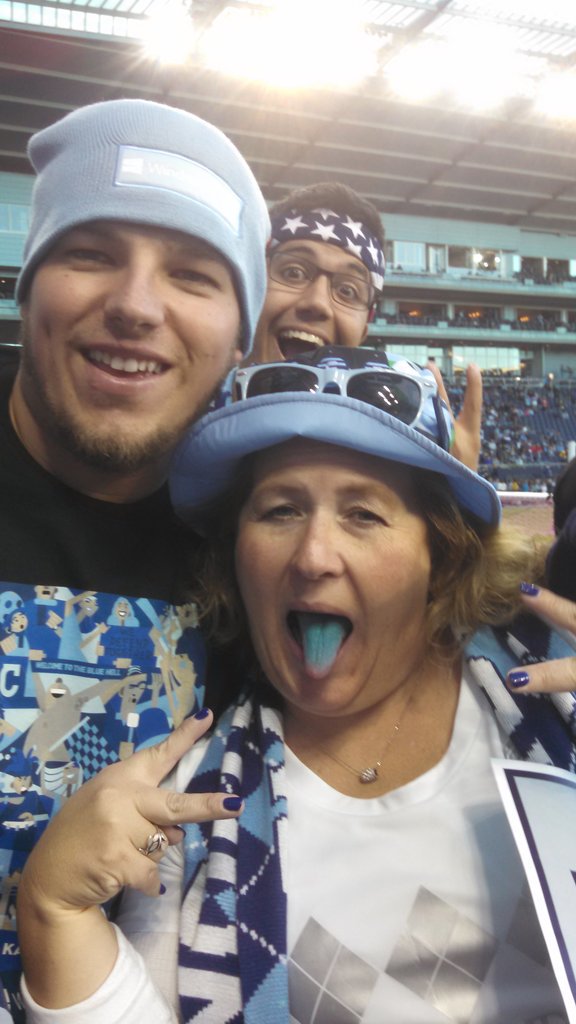 briecke's tweet photo. Sporting Mom #sportingblue @KCCauldron @SKCOmahaBoys @SouthStandSC @SportingKC https://t.co/ivJJUHDswJ