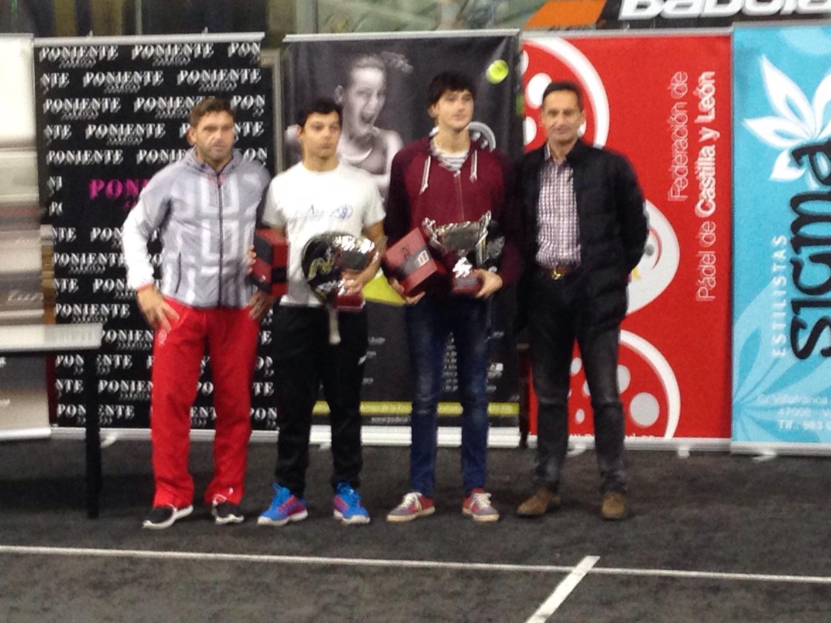 javiolo96's tweet photo. Siiiiii!!! Campeones absolutos de Castilla y León, importantísima victoria  @Solohaypadel @enebepadel https://t.co/jscc3sbdH5