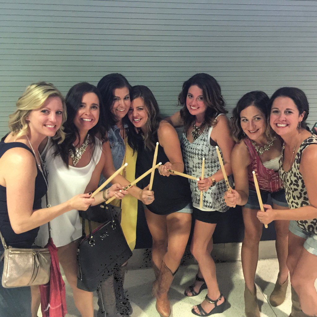 ahubbert3's tweet photo. @garthbrooks thank you for the drum sticks!!! We love you! #GARTHinPHOENIX #mostamazingnightofmylife https://t.co/Tad88bGOYt