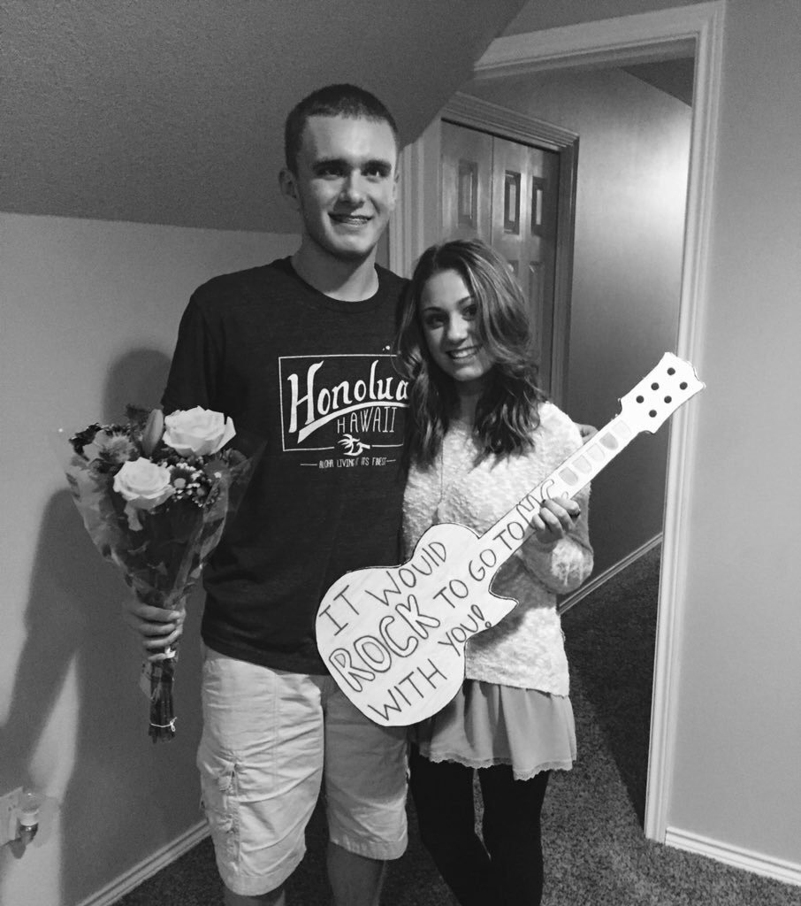 StudentsOfCamas's tweet photo. I love homecoming proposals https://t.co/FPagxzony6