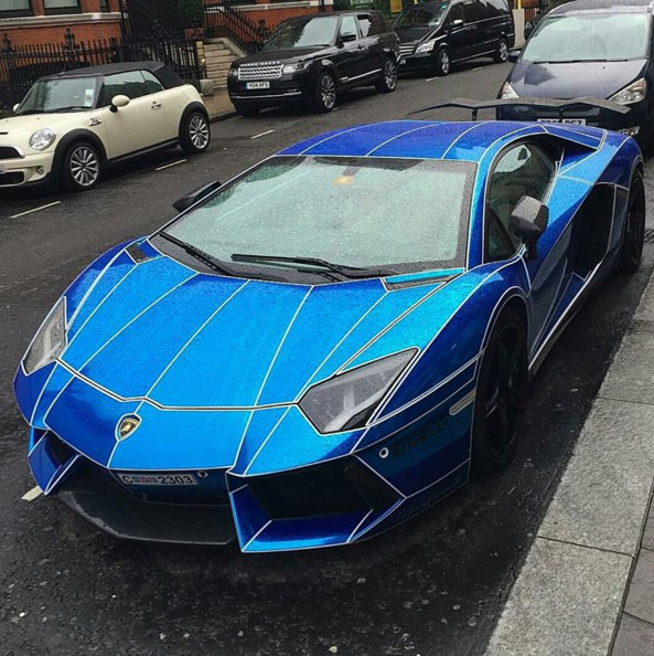 CarSwapMe's tweet photo. Tron Lamborghini in the streets of London 😳🙌 https://t.co/zHtAzRZitq