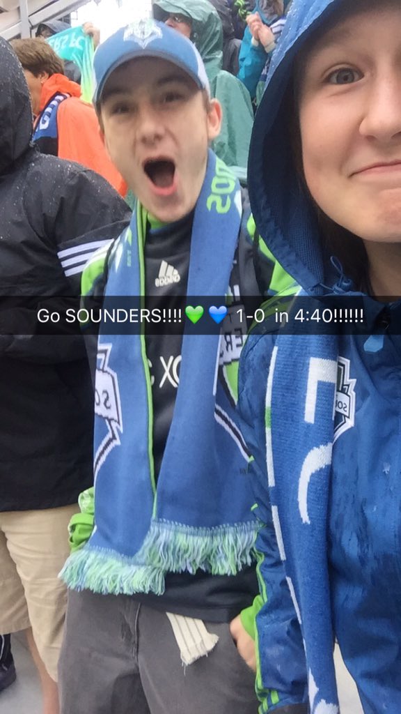 barlowrj2000's tweet photo. Great start sounders!!!💚💙 1-0 in 4:30 #SEAvsRSL #Xboxphotocontest https://t.co/TjAAUqtXpH