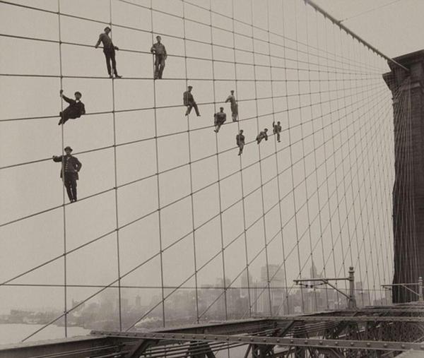 VeryOldPics's tweet image. Workers pose more than 100 feet in the air during construction of the Brooklyn bridge