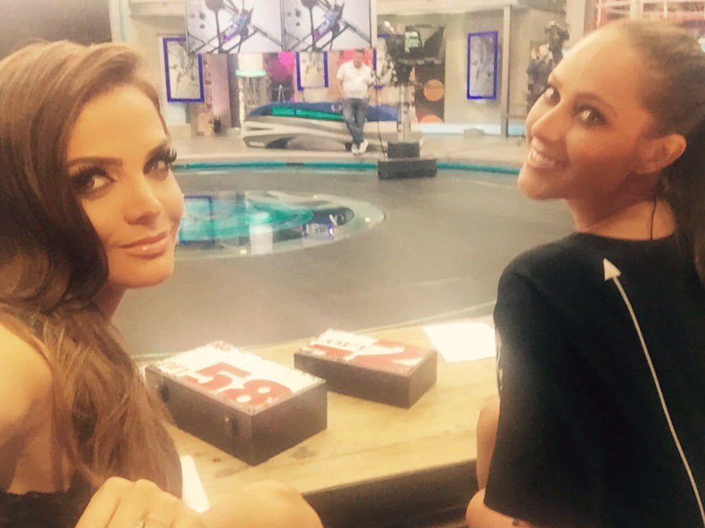 marisolglzz's tweet image. Están viendo @LaJugadaTD ? ...  @vanehupp y yo los esperamos 👯👯👯