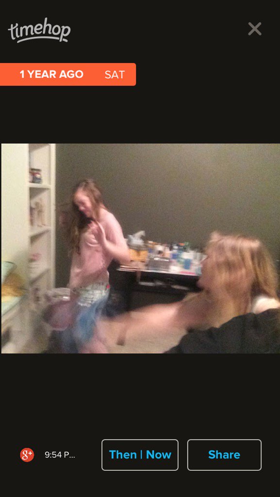 mirandamandyyyy's tweet photo. I feel like this happens every time we hang out https://t.co/ZTS9WdguIX