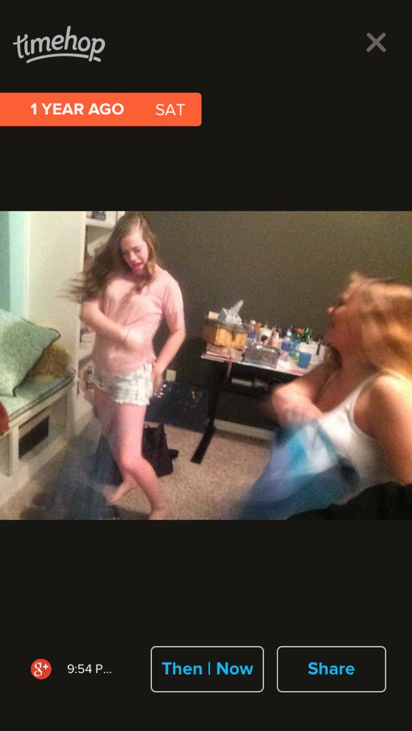 mirandamandyyyy's tweet photo. I feel like this happens every time we hang out https://t.co/ZTS9WdguIX