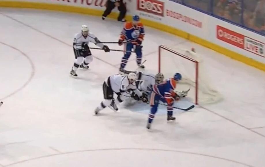 @PR_NHL <a href="/LAKings/">LA Kings</a> <a href="/EdmontonOilers/">Edmonton Oilers</a> no one had this angle?