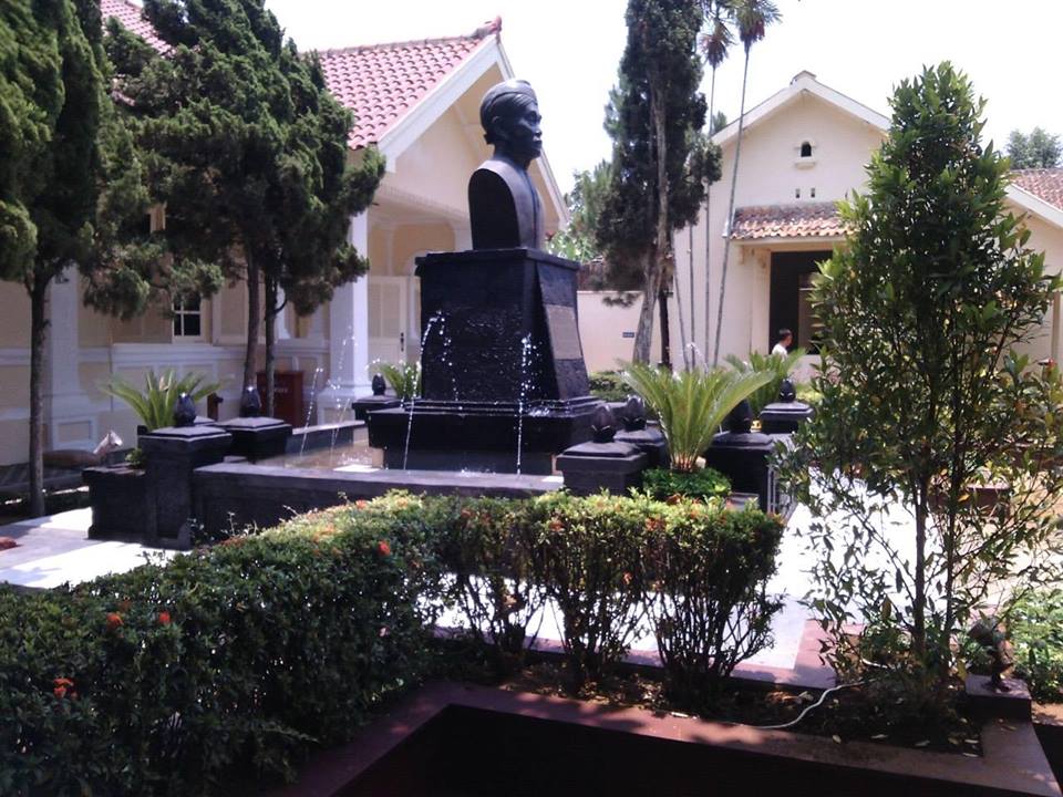 BRI_Museum's tweet photo. Monumen RA. Wiryaatmadja (Perintis Bank Rakyat Indonesia) https://t.co/cgYzmtdRic