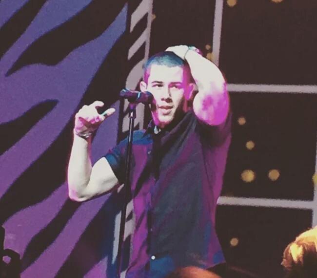 NJBROficial's tweet photo. Nick no palco de São Francisco #NJLiveInConcert https://t.co/hH7xkmF5XD