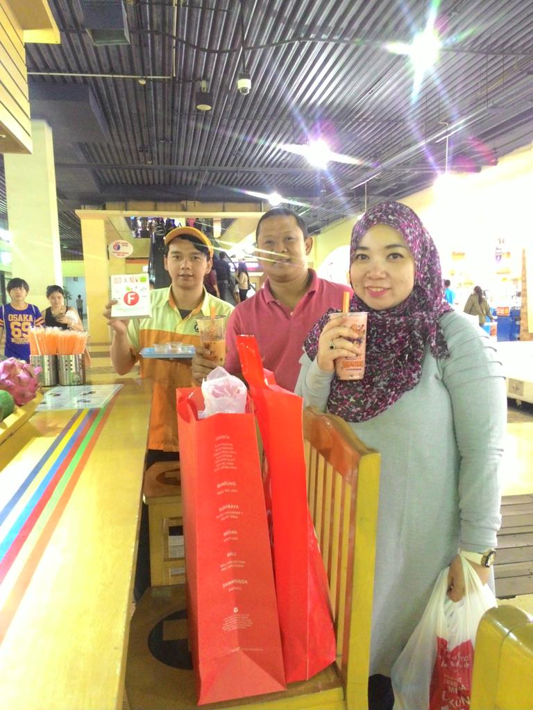 SoniaGita's tweet photo. @ILOVEFRUITY  #inienak #inisehat #enaknyasehat #healthy #deliciousdrink  #healthylife FRUITY @PVJbandung L.LG https://t.co/Ji3ORdfbY8