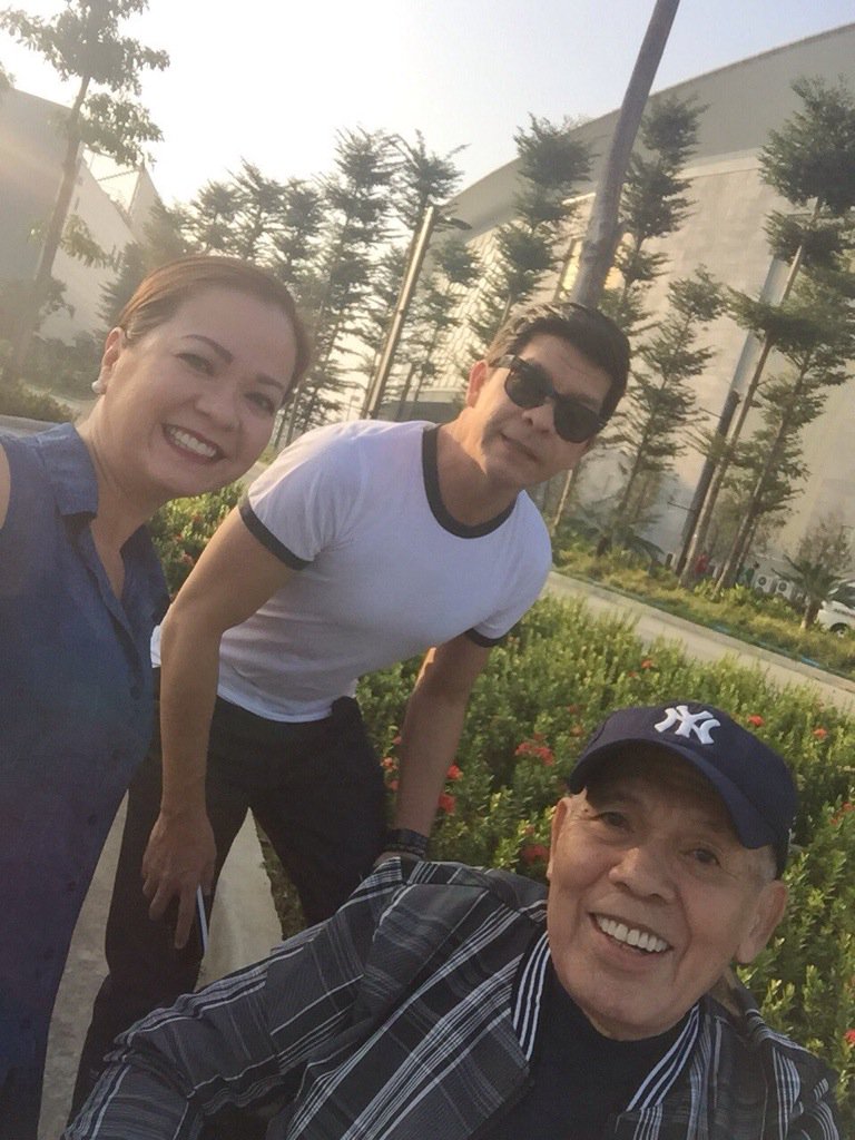 R_FAULKERSoN's tweet photo. Tita Bae and Lolo Bae! #ALDUBNewBeginnings https://t.co/kGbmrU6rIu