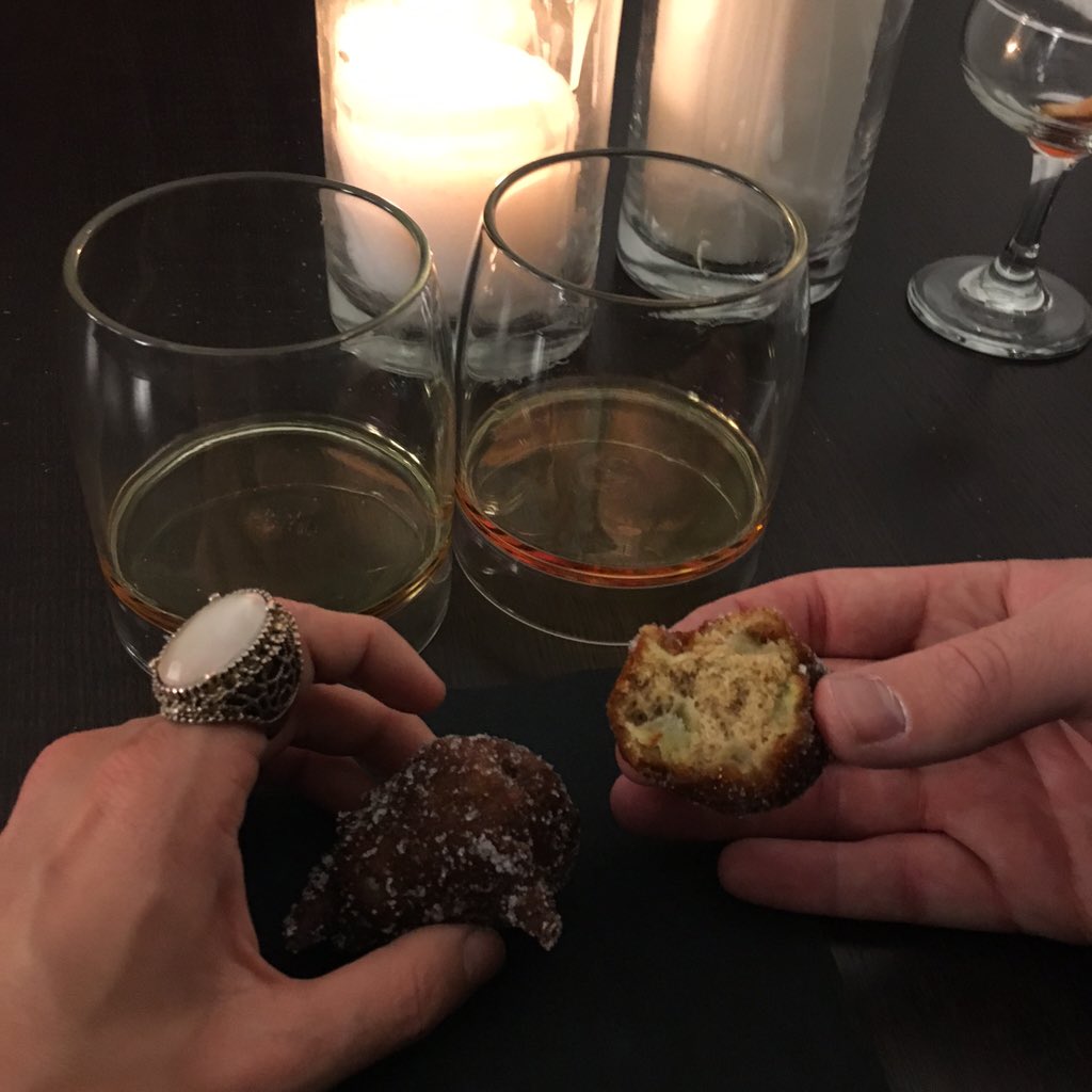 jocelynslai's tweet photo. Apple pie donuts and rare cask scotch. #lifeisgood #vip #discoverrare https://t.co/fLZ06dV4jC